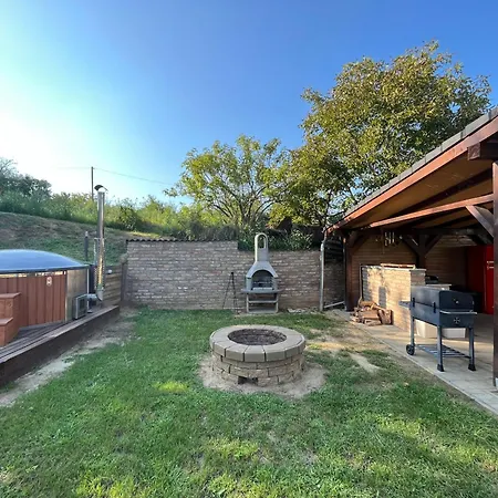 Kégli_fonyód Villa *